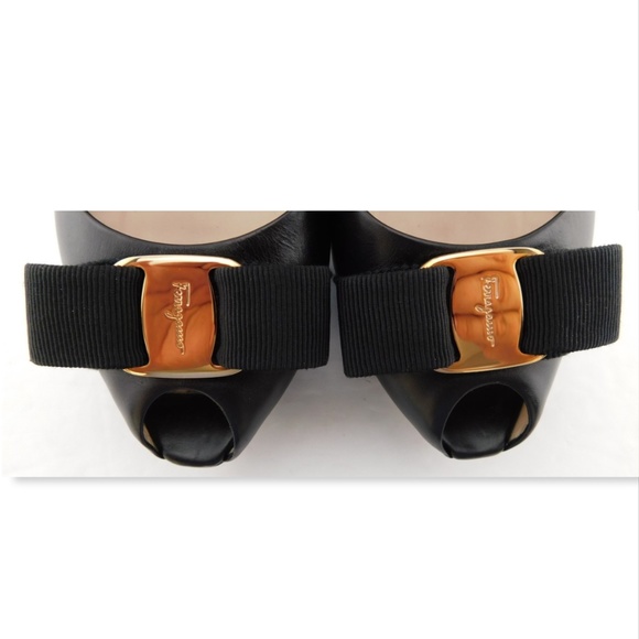 FERRAGAMO Black Vara Logo Bow Peep Toe Pumps 7 - Picture 4 of 8